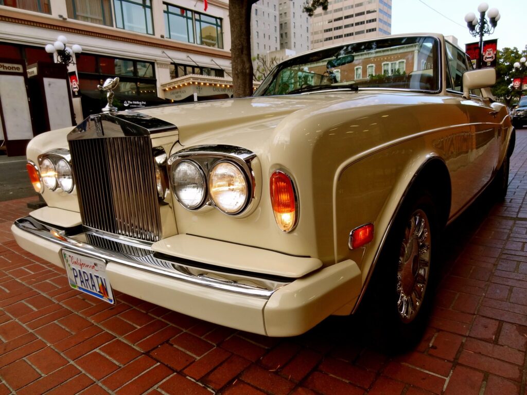 Classic Rolls Royce For Rent In Dubai